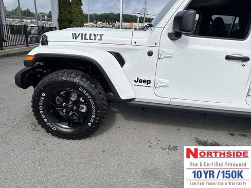 New 2025 Jeep Gladiator Willys image 12