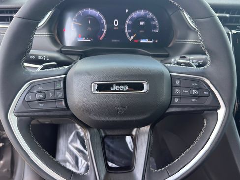 Used 2024 Jeep Grand Cherokee Altitude AWD/4WD image 15