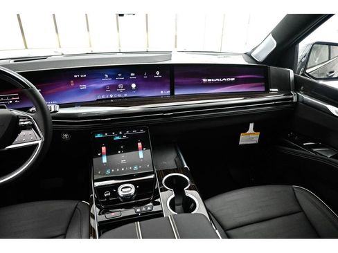New 2026 Cadillac Escalade ESV Luxury w/ LPO, Radiant Package AWD/4WD image 21