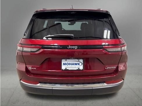 Used 2023 Jeep Grand Cherokee Limited w/ Luxury Tech Group II AWD/4WD image 4