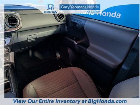 Used 2023 Toyota Tacoma SR5 w/ Technology Package AWD/4WD image 17