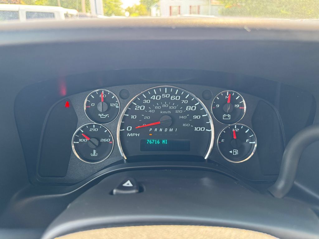 Used 2024 Chevrolet Express 2500 w/ Driver Convenience Package RWD image 29