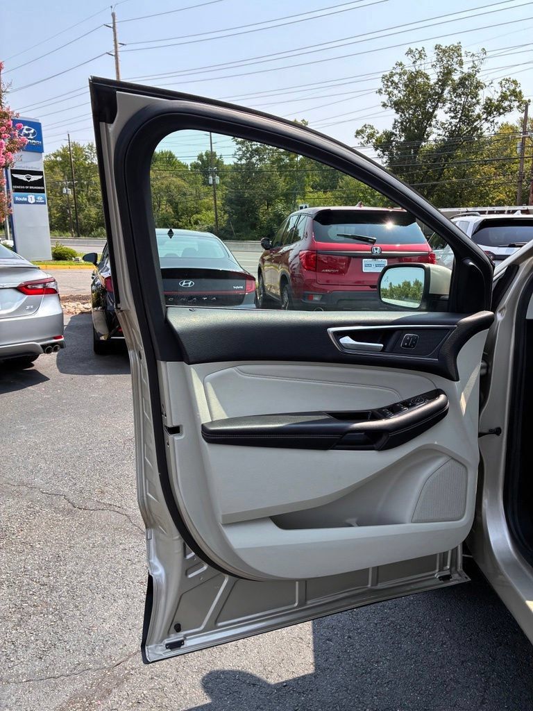 Used 2018 Ford Edge Titanium w/ Equipment Group 302A FWD image 30
