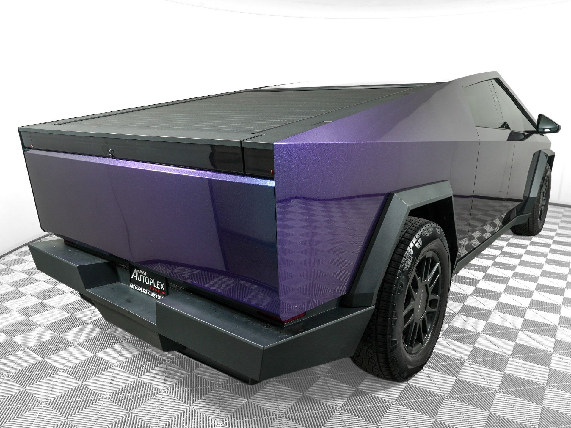 Used 2025 Tesla Cybertruck AWD Crew Cab image 5