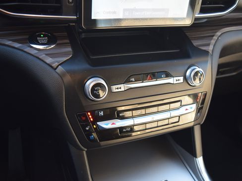 Used 2020 Ford Explorer Limited image 16