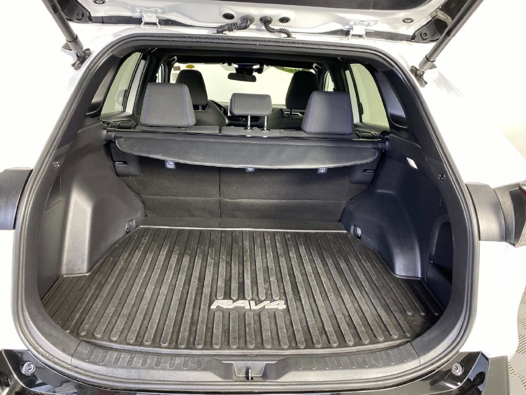 Used 2024 Toyota RAV4 SE w/ Convenience Package AWD/4WD image 8