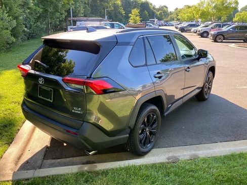 Used 2022 Toyota RAV4 XLE Premium AWD/4WD image 33