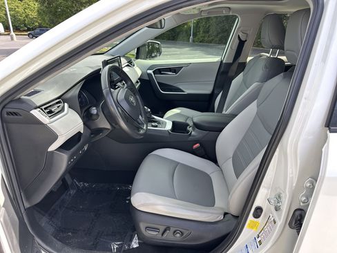 Used 2022 Toyota RAV4 XLE Premium AWD/4WD image 16