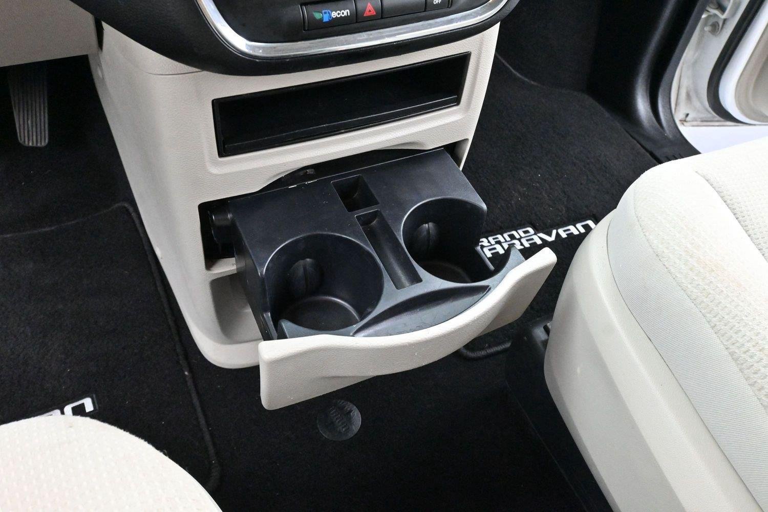 Used 2017 Dodge Grand Caravan SE FWD image 17
