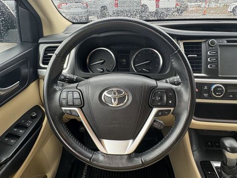 Used 2018 Toyota Highlander XLE image 7