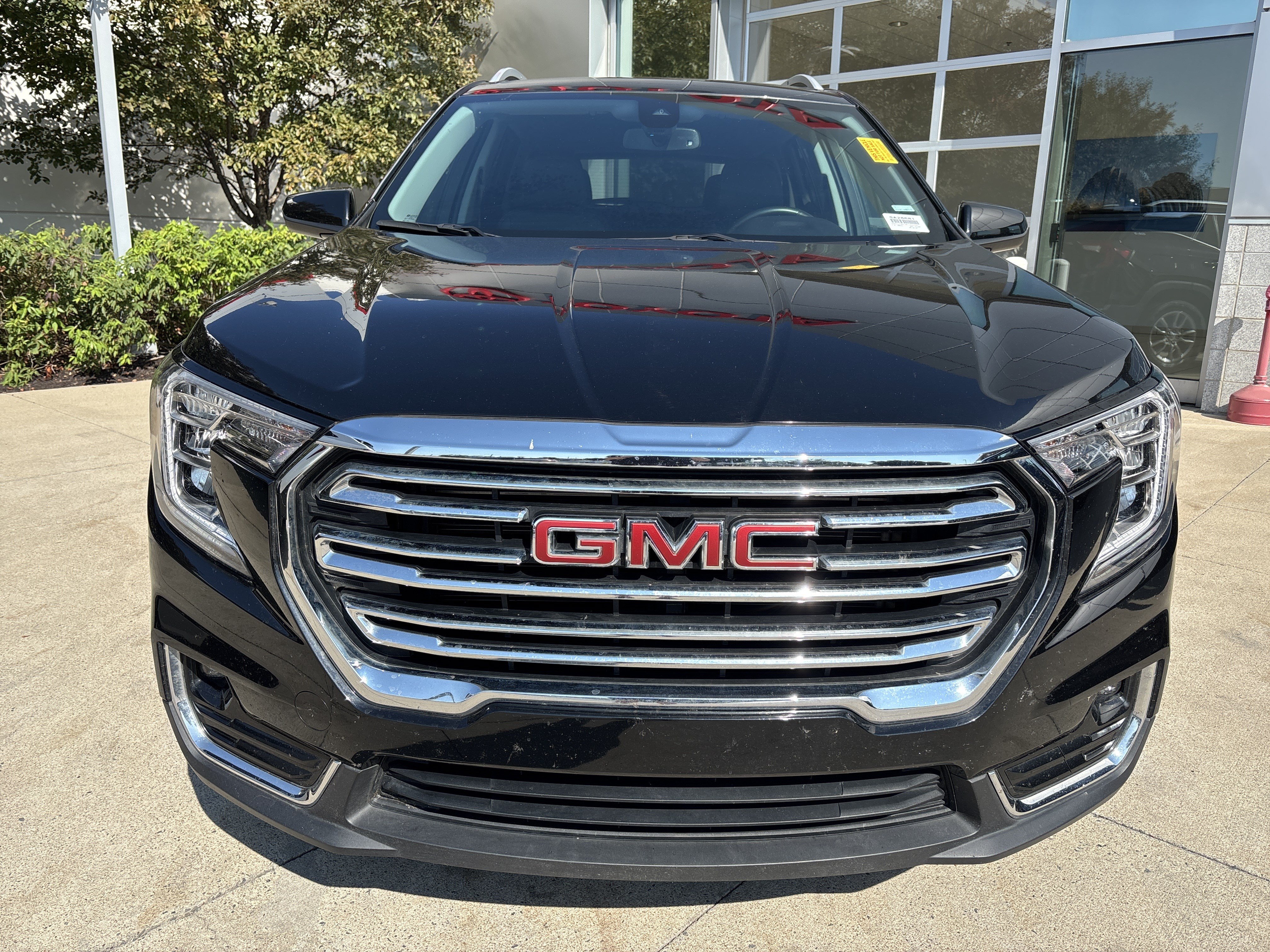 Used 2024 GMC Terrain SLT AWD/4WD image 5