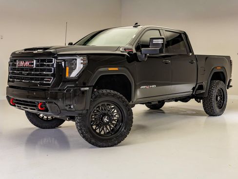 Used 2026 GMC Sierra 2500 AT4 AWD/4WD image 5