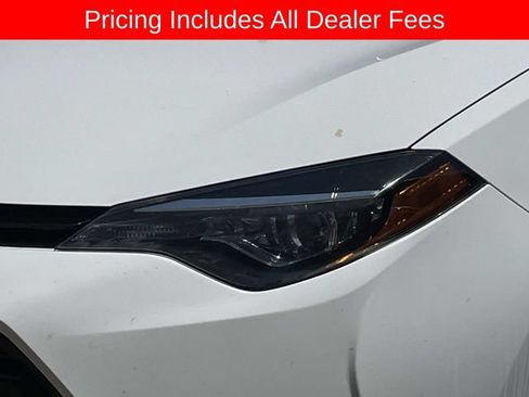 Used 2018 Toyota Corolla LE FWD image 2