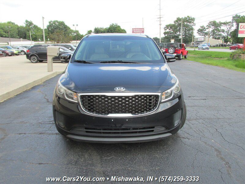 Used 2017 Kia Sedona LX w/ LX Essentials Premium Package FWD image 2