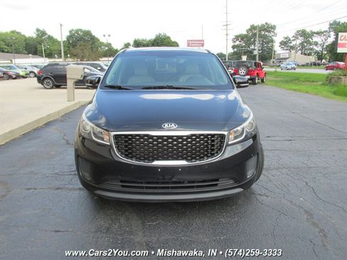 Used 2017 Kia Sedona LX w/ LX Essentials Premium Package FWD image 2