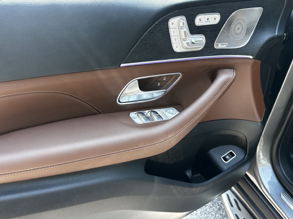 Used 2025 Mercedes-Benz GLS 450 4MATIC w/ AMG Line Exterior image 11