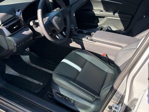 Used 2026 Toyota Camry SE w/ Convenience Package FWD image 4
