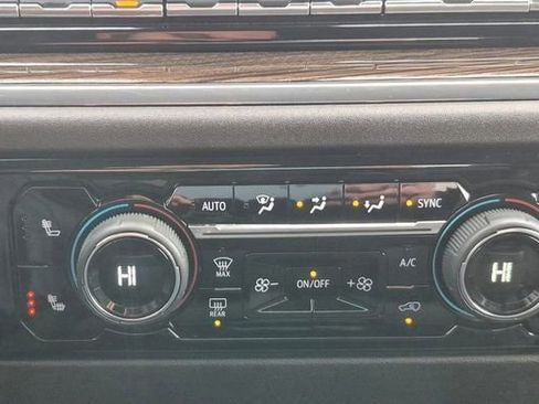 Used 2023 Chevrolet Silverado 1500 LT image 44