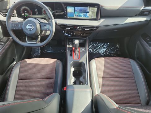 Certified 2025 Nissan Kicks SR FWD image 21
