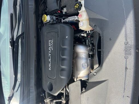 Used 2019 Jeep Cherokee Latitude Plus w/ Cold Weather Group AWD/4WD image 59