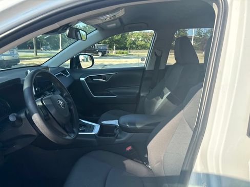 Used 2025 Toyota RAV4 XLE AWD/4WD image 12