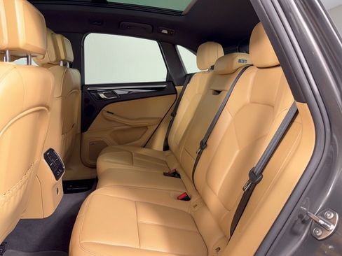 Used 2018 Porsche Macan AWD/4WD image 25