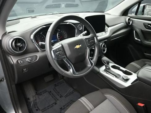 Used 2025 Chevrolet Blazer LT FWD image 11