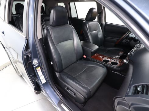 Used 2013 Toyota Highlander Limited image 18