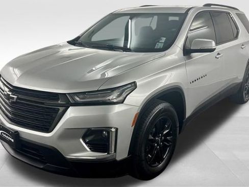 Used 2022 Chevrolet Traverse LT w/ Midnight/Sport Edition FWD image 4