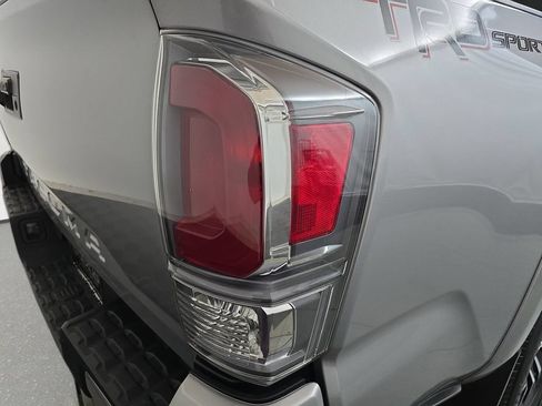 Used 2020 Toyota Tacoma 2WD Double Cab image 16