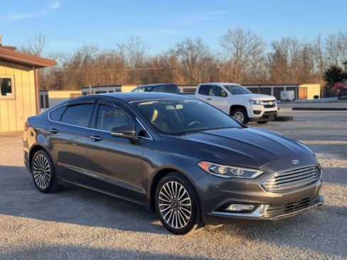 Used 2017 Ford Fusion SE w/ Fusion SE Technology Package FWD image 3