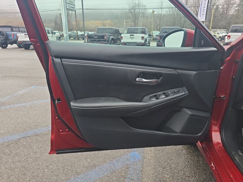 Used 2025 Nissan Sentra SV image 17