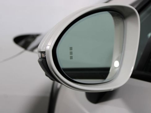 Used 2022 Porsche Cayenne Premium Pkg image 45