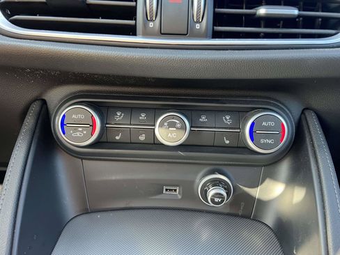 Used 2023 Alfa Romeo Stelvio Veloce image 24