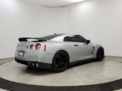 Used 2010 Nissan GT-R Premium AWD/4WD image 5