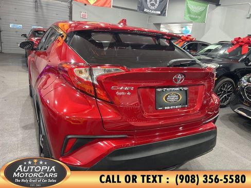 Used 2020 Toyota C-HR XLE image 4