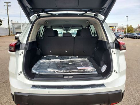 New 2026 Nissan Rogue SV image 7