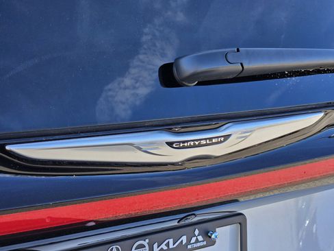 Used 2024 Chrysler Pacifica Touring-L image 14