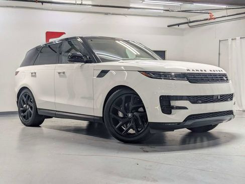 Used 2024 Land Rover Range Rover Sport SE AWD/4WD image 2