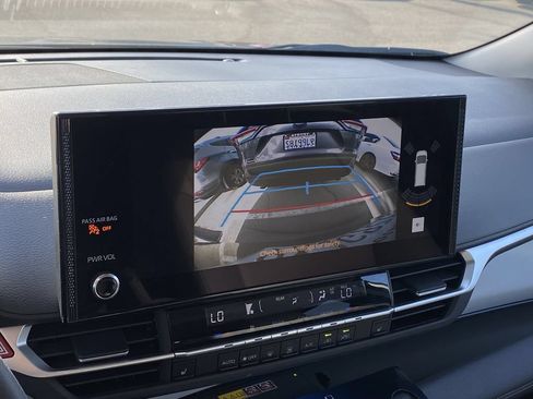 Certified 2026 Toyota Sienna XLE FWD image 10