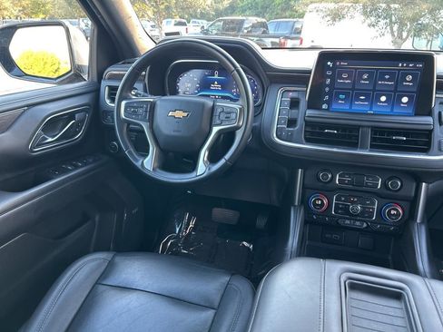 Used 2023 Chevrolet Suburban LT image 9