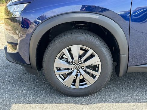 New 2025 Nissan Pathfinder SV image 12