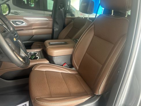 Used 2023 Chevrolet Suburban High Country AWD/4WD image 16