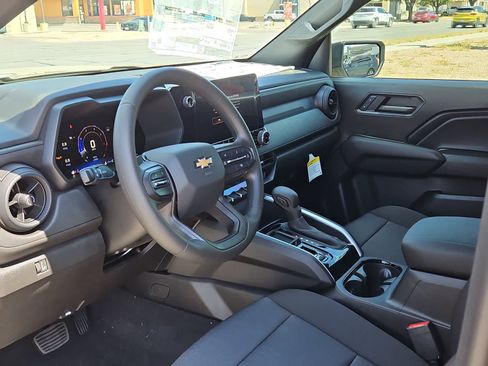 Used 2024 Chevrolet Colorado W/T w/ WT Convenience Package II RWD image 10
