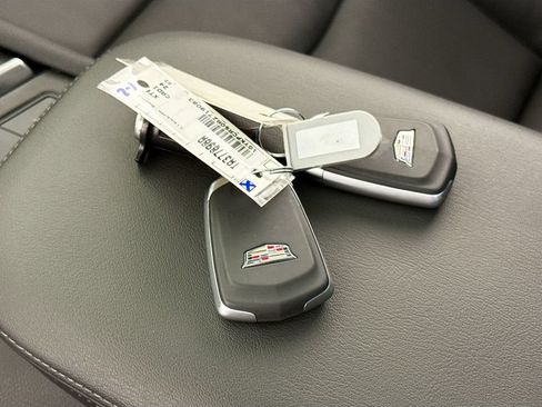 Used 2024 Cadillac XT6 Premium Luxury FWD image 17