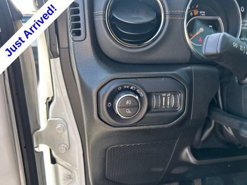Used 2022 Jeep Gladiator Overland AWD/4WD image 16