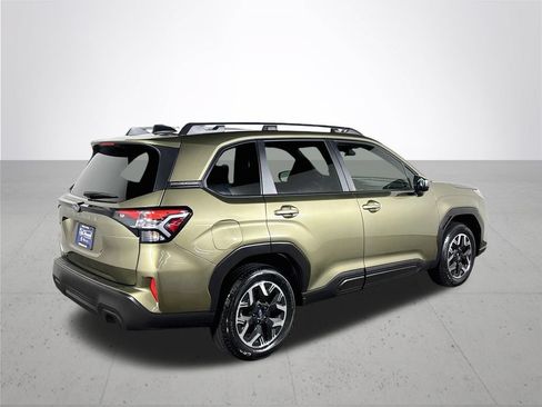 Used 2025 Subaru Forester Premium w/ Convenience Package #1 AWD/4WD image 6