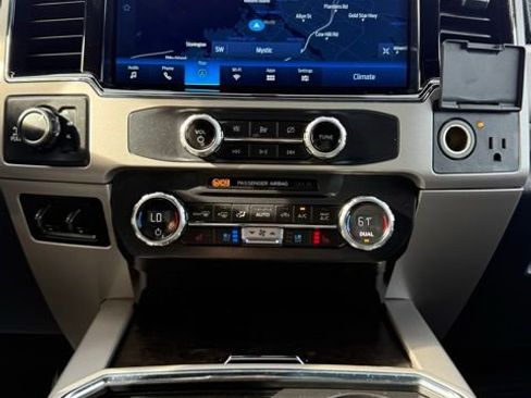 Used 2022 Ford F250 Lariat w/ Black Appearance Package image 26