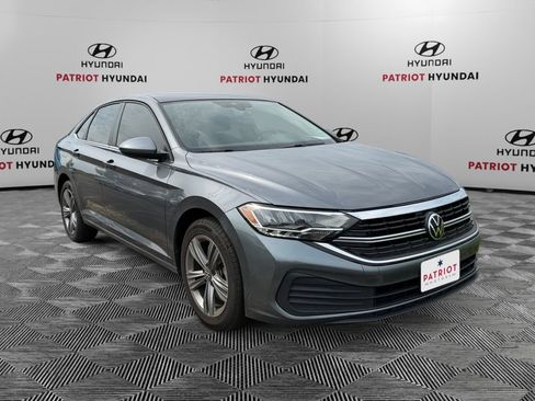 Used 2024 Volkswagen Jetta SE FWD image 1