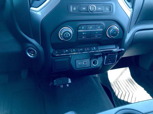 Used 2024 Chevrolet Silverado 1500 Custom image 21